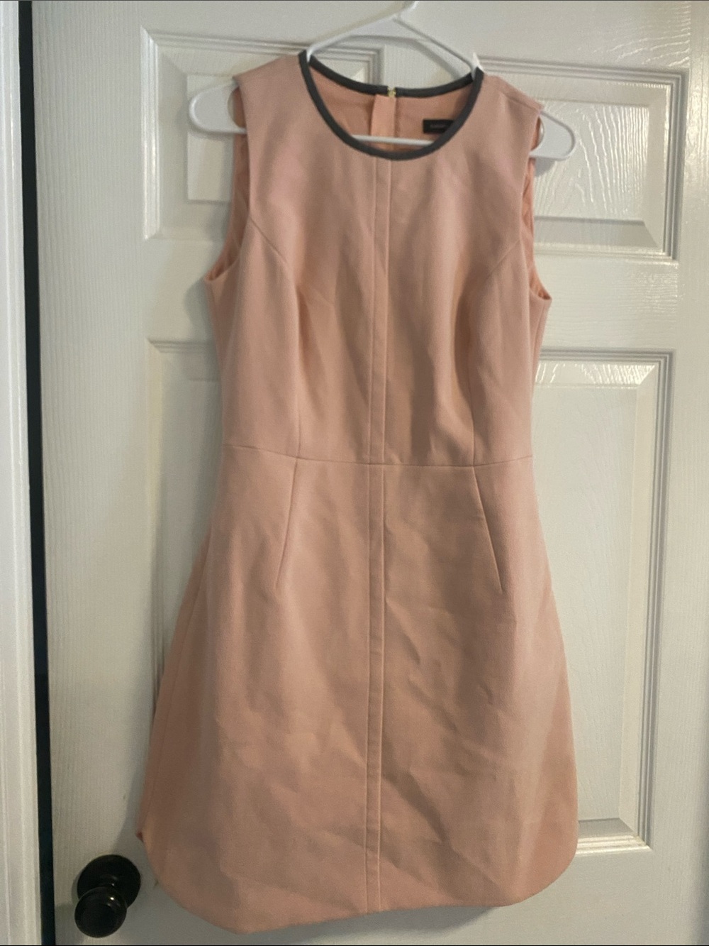 Banana Republic Sleeveless Peach Shift Dress with Contrast Trim size 6